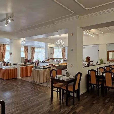 فندق Arthotel 3*