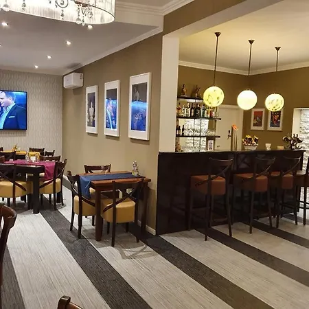 فندق Arthotel 3*